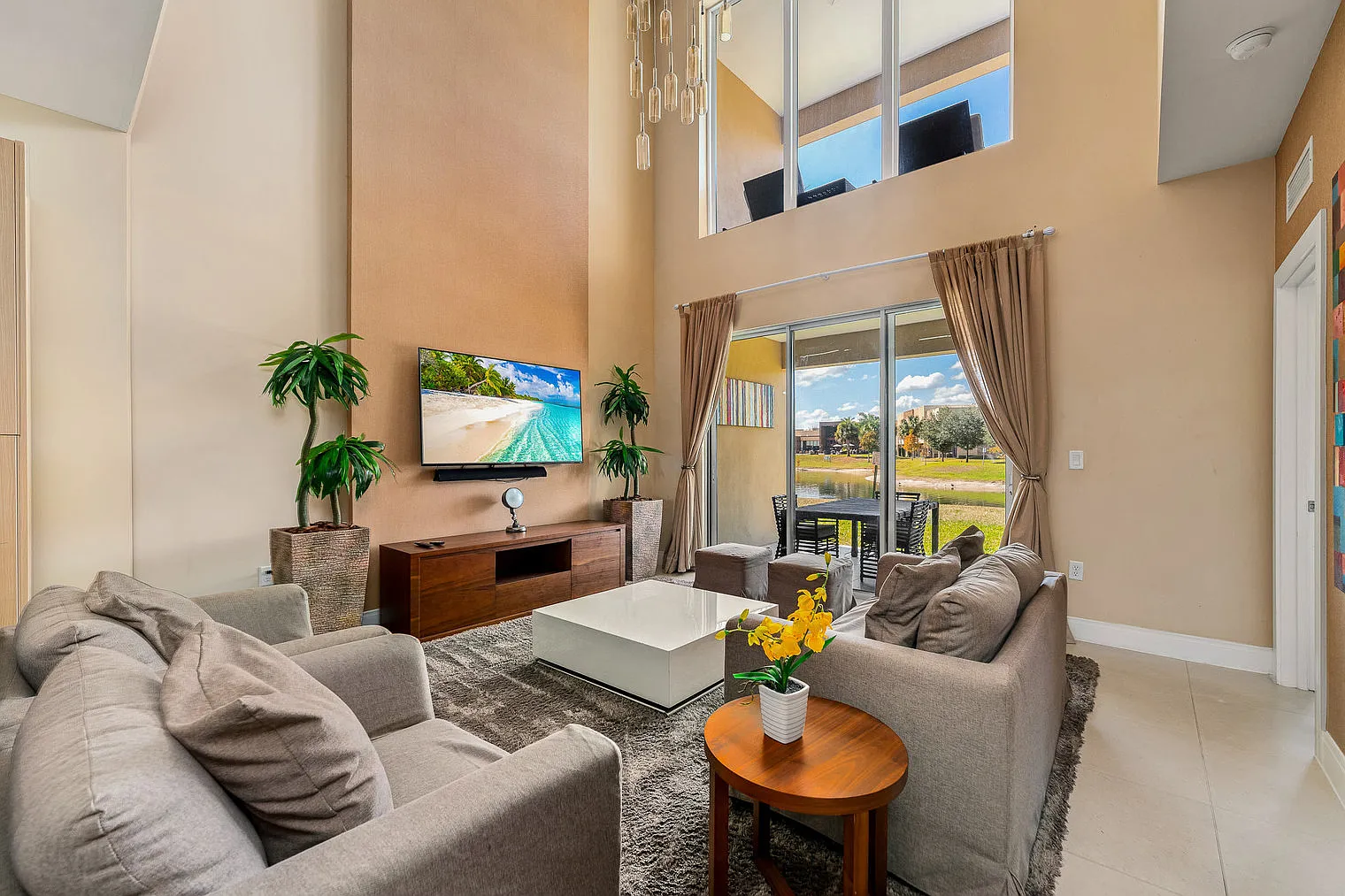 4 bed, 4.0 bath, $11,142 — Photo 2