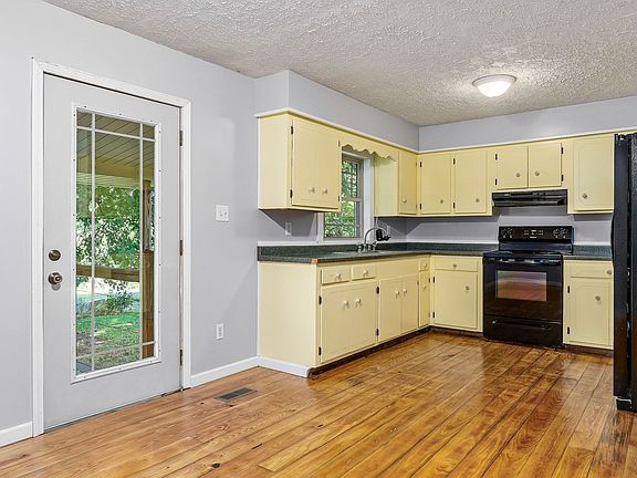 5th image of 571 Larry Davis St
