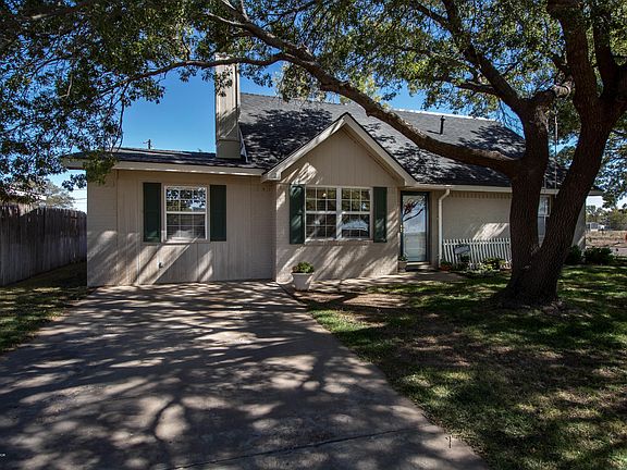 2nd image of 1037 Holly Ln