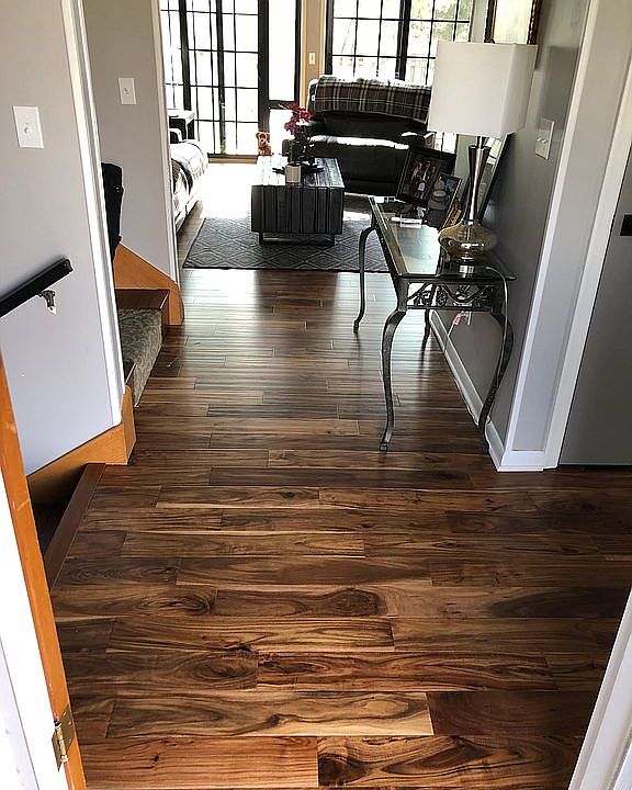 1st image of 901 Lochinvar Ln