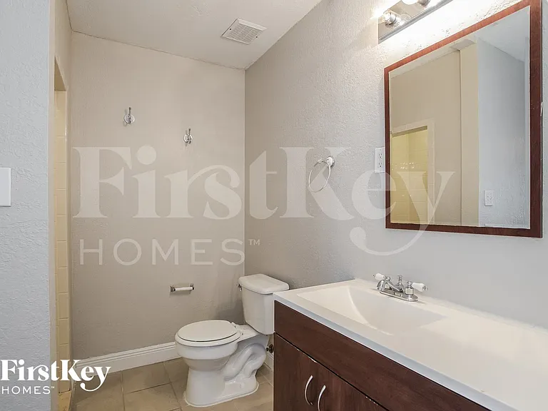 114 Keith Ct — Photo 10