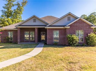 402 W Spring St, West, TX 76691