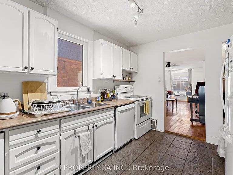 126 Stephenson Ave — Photo 10