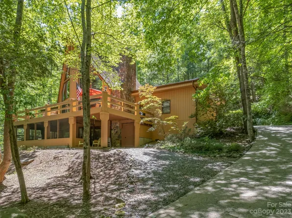 140 Fairway Dr, Lake Lure, NC 28746
