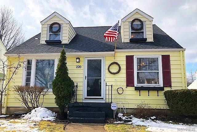 1st image of 220 Pickford Ave