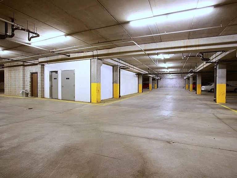West Fargo, ND West Lake Apartments | Parking