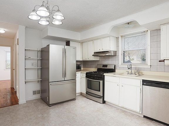 4th image of 22 Northfield Ave