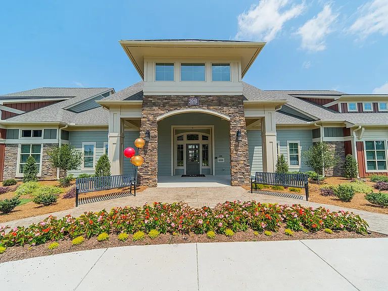 HighlandRidge_2021_LeasingOfficeExterior_01