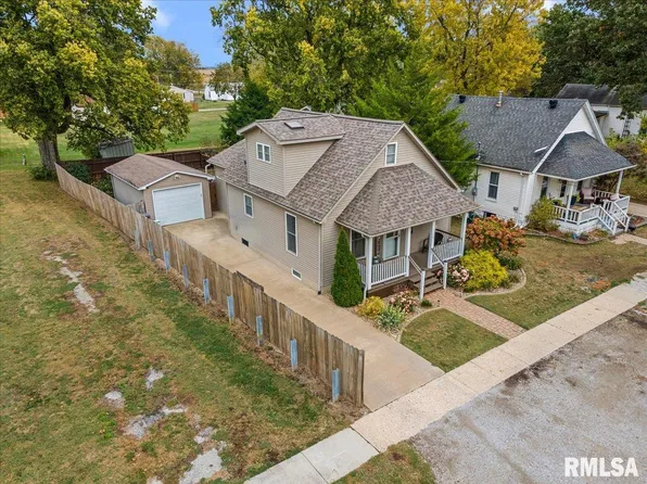 125 E Hill St, Virden, IL 62690