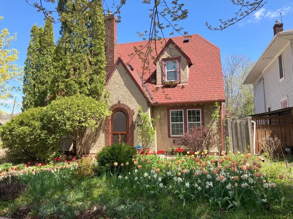 1404 Searle St, Saint Paul, MN 55130
