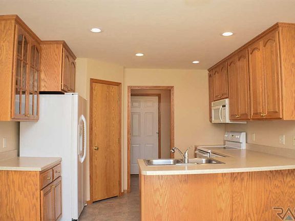 3rd image of 6307 S Avalon Ave