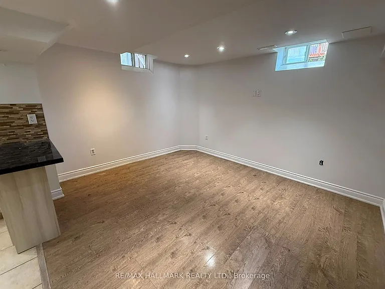 209 Old Colony Rd S #BASEMENT — Photo 10