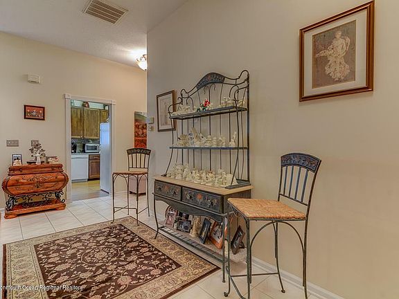 3rd image of 33 Bellflower Dr