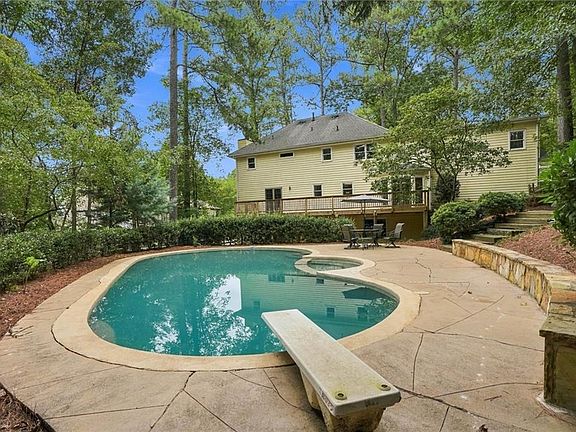 2nd image of 2955 Ascot Ln