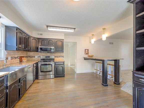 5th image of 1956 Larkspur Dr