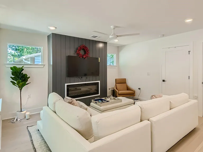 6215 Club Ter — Photo 10