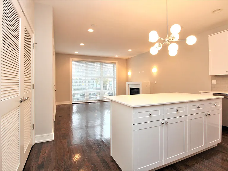 2408 W Cortland St #1W — Photo 17