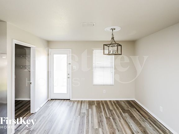 4th image of 1048 Castle Top Dr