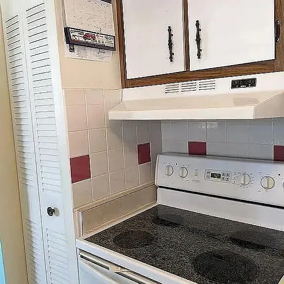 7701 Starkey Rd #710 — Photo 2