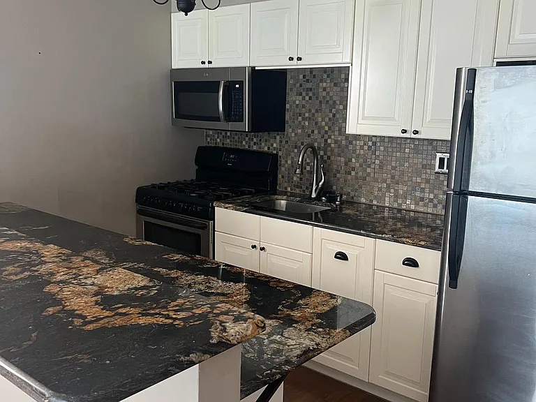 218 Delmar St #2 — Photo 3