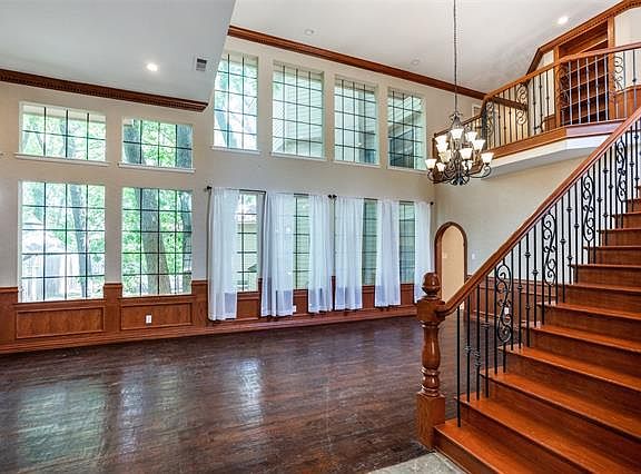 4th image of 1003 Hills Creek Dr