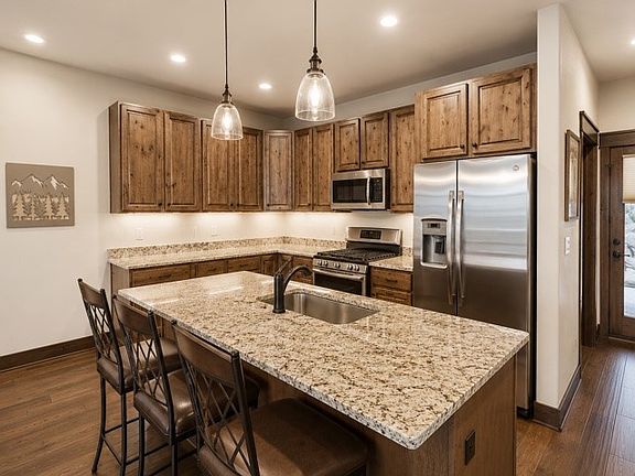 4th image of 852 Independence Road UNIT B