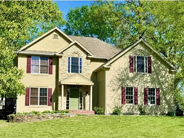 923 Pleasant St, Tonganoxie, KS 66086