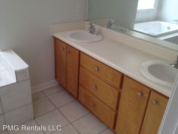 5th image of 703 Guinevere Ct