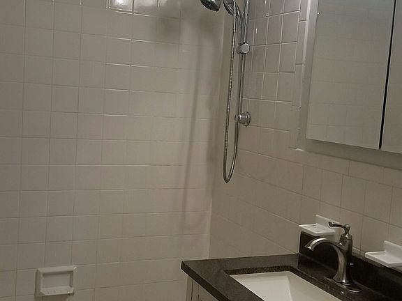 3rd image of 430 W 34th St APT 10L