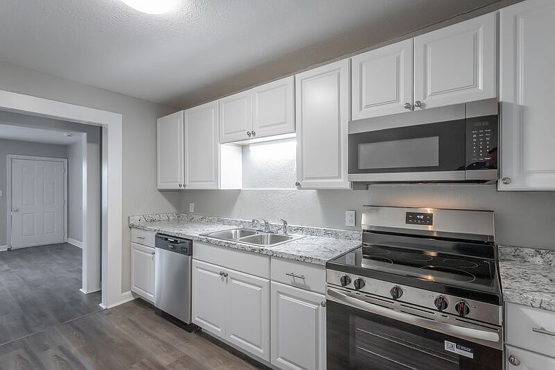 1st image of 1006 Glenwood Dr