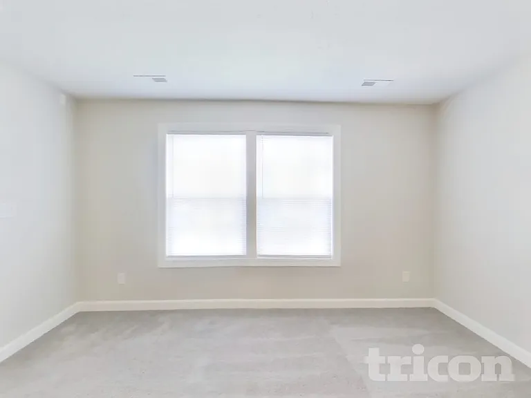2990 Parkview Dr — Photo 6