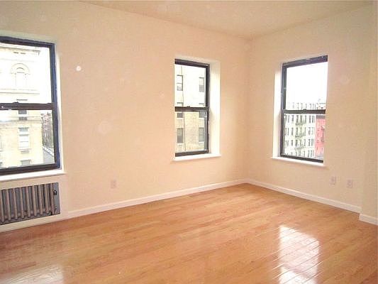 4th image of 251 E 13th St APT 4