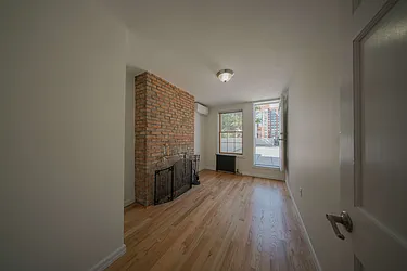 Rented by TM Realty Exchange Inc.