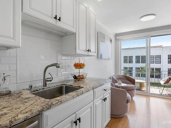 3rd image of 1734 Bay St APT 201