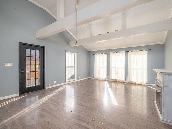 2nd image of 516 Speedway Ave