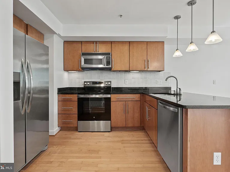 1524 Independence Ave SE #303 — Photo 14