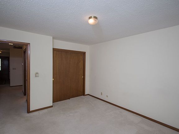 4th image of 3095 Parkwild Dr
