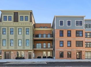 125 Addison St #207, Boston, MA 02128