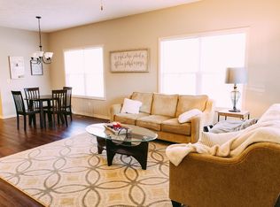 527 E Meadowmere St, Springfield, MO 65807