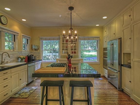 4th image of 815 E Rockwood Blvd
