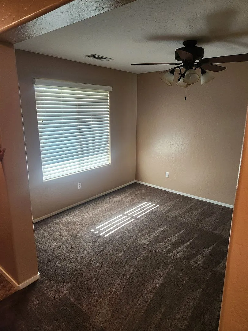 Beautiful Home for rent in Tulare, Ca — Photo 2