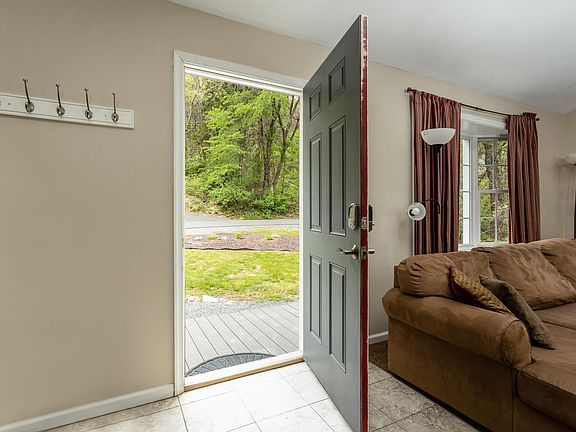 3rd image of 256 Magnolia Ct