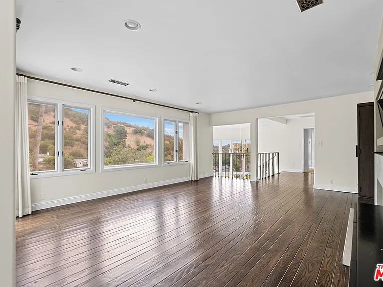 1759 N Beverly Dr — Photo 12