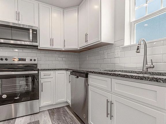 2nd image of 322 Valley View Cir
