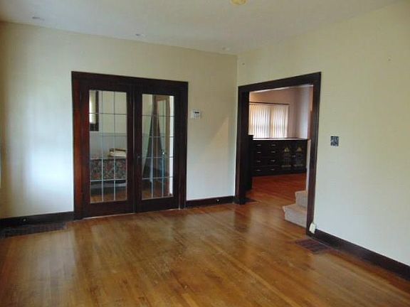 2nd image of 1524 Edgemont Ave