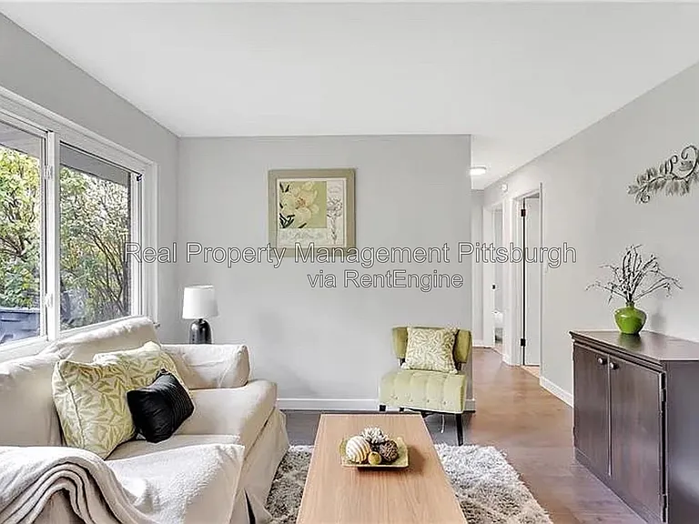 1307 Universal Rd — Photo 3