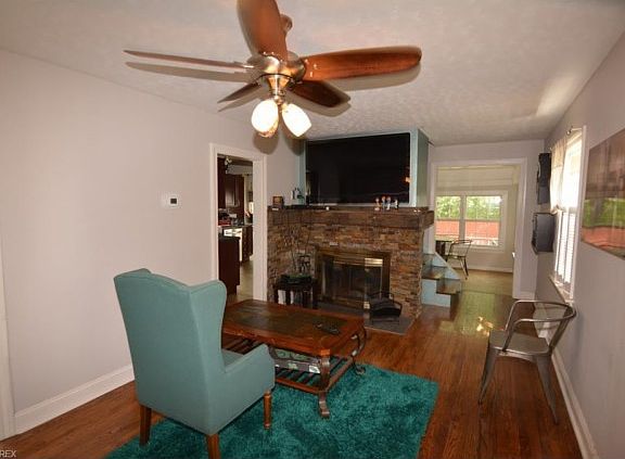 2nd image of 1583 Parker Dr