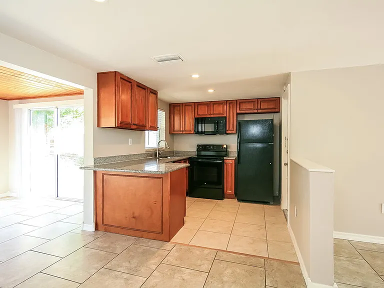10426 Syringa Ct — Photo 7
