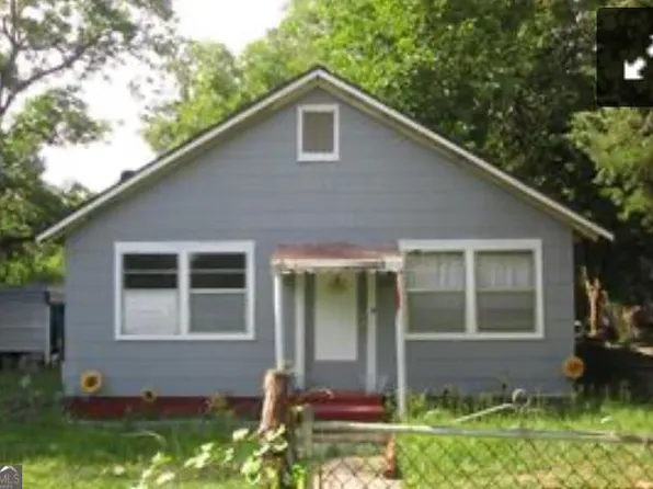 202 E Stuart Ave, Lyons, GA 30436