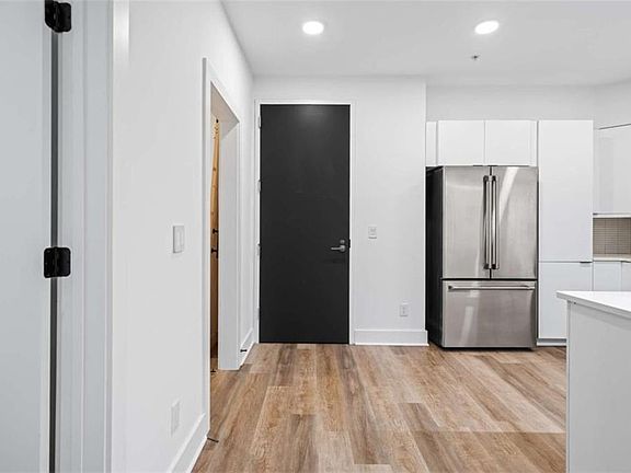 5th image of 346 Peters St #206